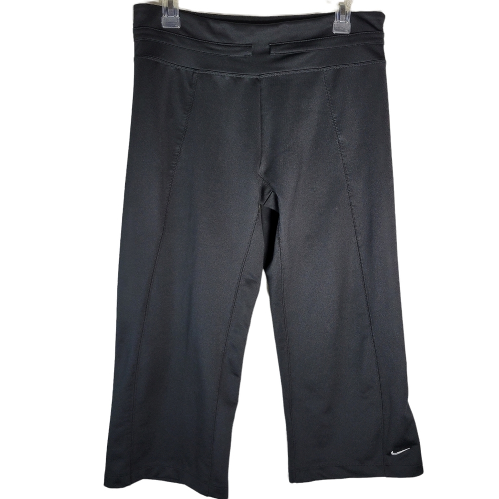 Nike Fit Dry black yoga workout capris Size Small but fit like a medium